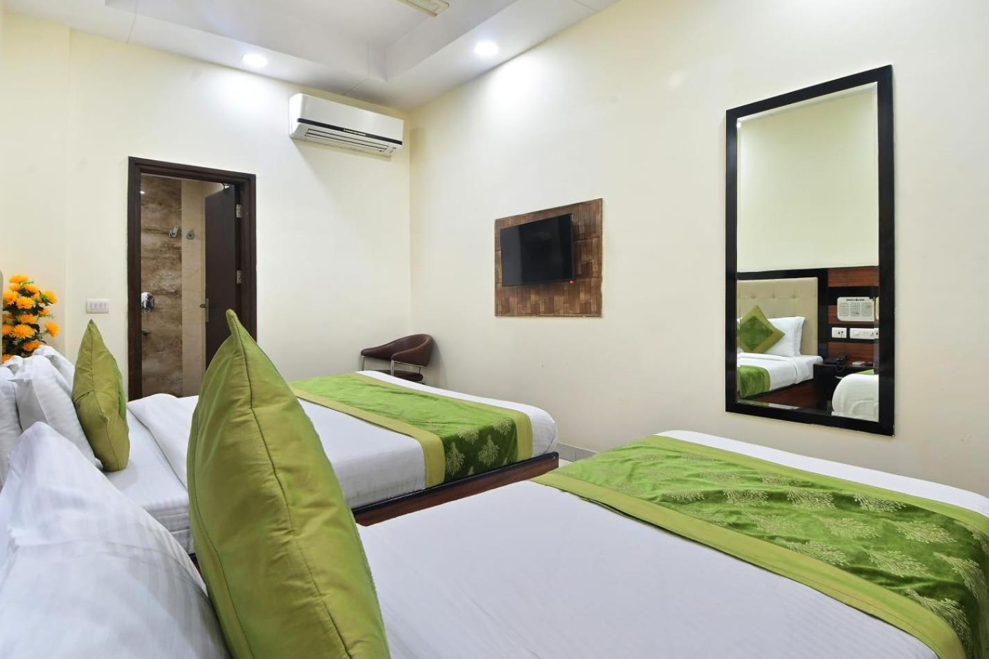 Hotel Emporio View - New Delhi Railway Station - Paharganj 외부 사진